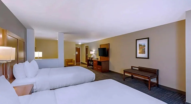 Люкс Deluxe Comfort Suites Loveland