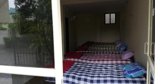Кровать в общем номере (мужской номер) Mango Guest House
