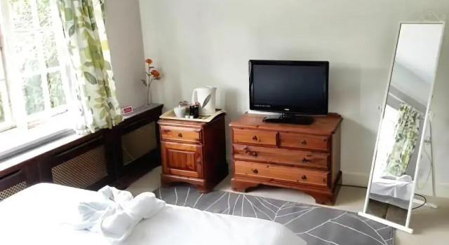 Rosemead Guest House, Забронировать Гостевой дом Отели High Weald с парковкой, Парковка