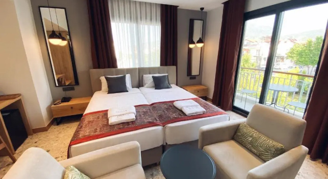 Двухместный номер Deluxe с балконом Avilia Suites