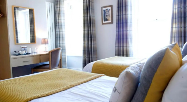 Rose and Crown Hotel, Забронировать Отель Кармартен Carmarthenshire, рядом с Галерея Oriel Myrddin