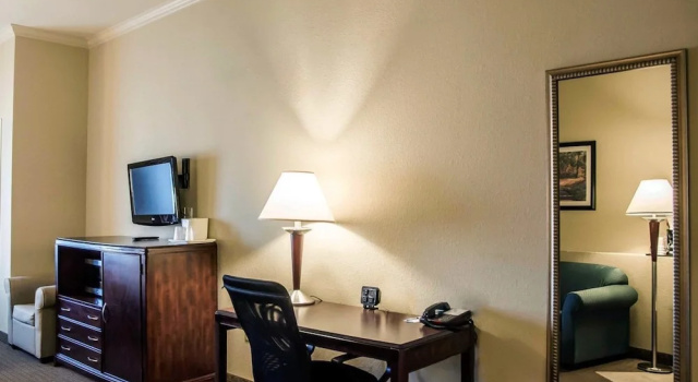 Люкс Spark by Hilton Cincinnati Fairfield