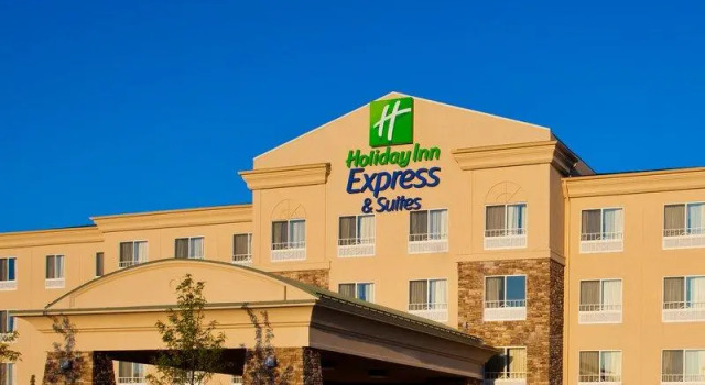 Кровать в общем номере Holiday Inn Express Hotel & Suites Waukegan/Gurnee by IHG