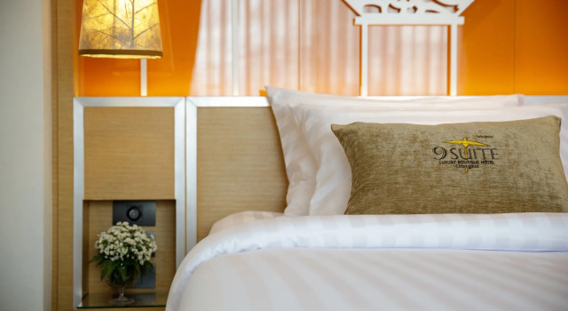 9 SUITE Luxury Boutique Hotel, Забронировать Бутик-отель Отели Чиангмай с завтраком, рядом с City Art &amp; Cultural Centre, Завтраки