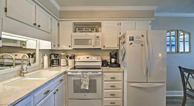 Апартаменты Walk to Beach: Ocean-view Atlantic Beach Condo!