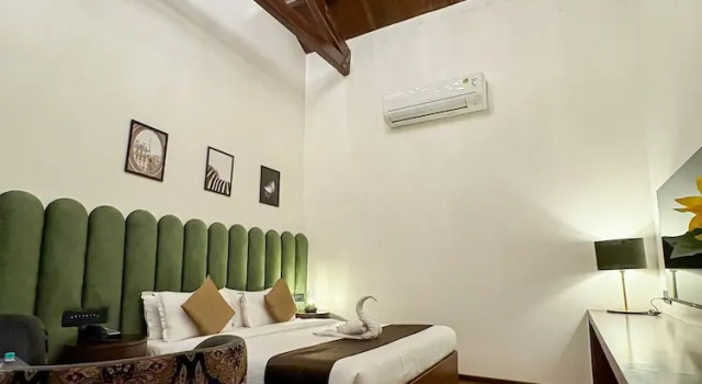 Полулюкс Gulf Hotel Mumbai- The Boutique Hotel Colaba Mumbai