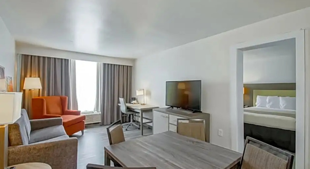 Четырёхместный люкс c 1 комнатой Country Inn & Suites by Radisson, New Orleans I-10 East, LA