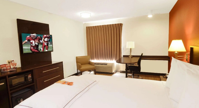Номер Premium Red Roof Inn PLUS+ Houston - Energy Corridor