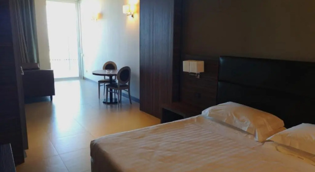 Люкс с видом на море Waldorf Suite Hotel