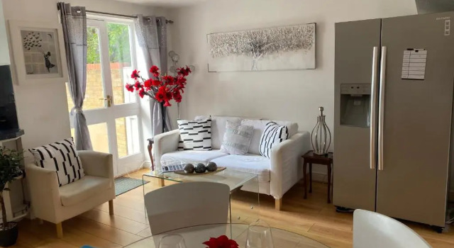 Riverside Townhouse with private Garden