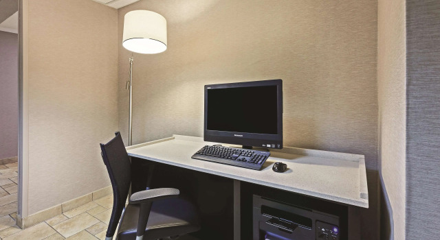 La Quinta Inn & Suites Little Rock North - McCain Mall, Book Hotel Little Rock Arkansas