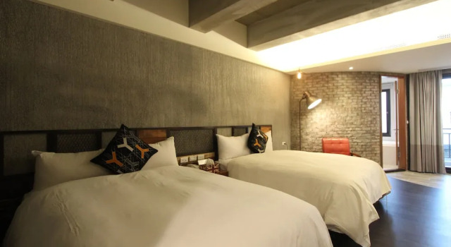 mz1090 Bed and Breakfast