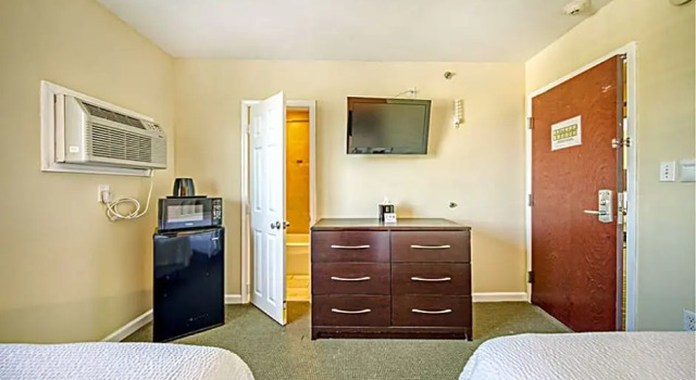 Номер Economy Commander Beach House Hotel