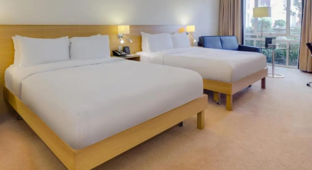 Семейный номер Deluxe Hilton Northampton Hotel