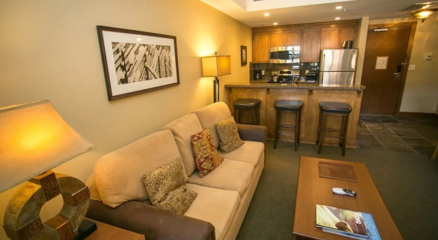 Номер Standard Sundial Lodge Condo Steps from Red Pine Gondola by RedAwning