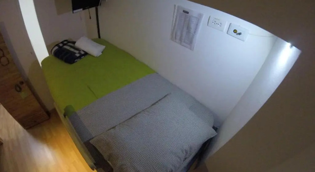 Кровать в общем номере Hostal de la 57