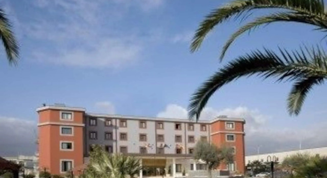 Gold, Book Hotel Marcianise Campania