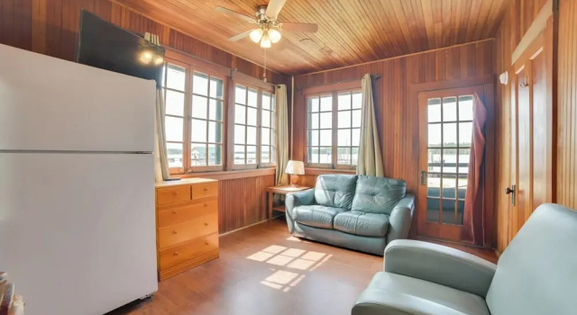 Boat, Paddle & Swim! Lakefront Cabin in Cedarville, Varaa Lomakoti  