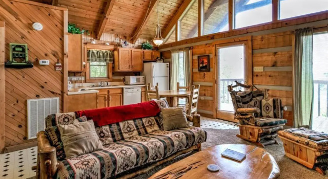 Коттедж c 1 комнатой View Private Studio Cabin Hot Tub Relax Honeymoon