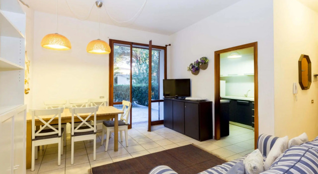 Spacious and tastefully furnished apartment very close to the sandy beach in Marina di Campo.-IL GABBIANO PIANO TERRA, Book Apartment Marina di Campo Elba