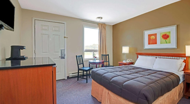 Двухместный номер Standard Howard Johnson by Wyndham Lindsay