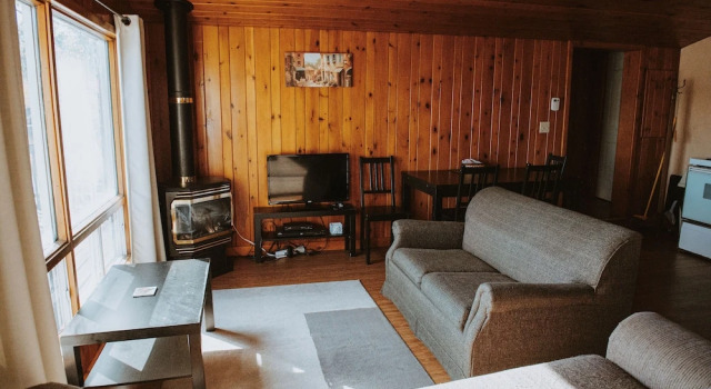 Коттедж с 3 комнатами с видом на озеро Lang Lake Resort