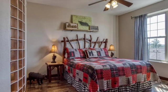 Апартаменты Gorgeous 2BD 2BTH Condo with Mountain Views Pool Hot Tub Game Room Close to Parkway