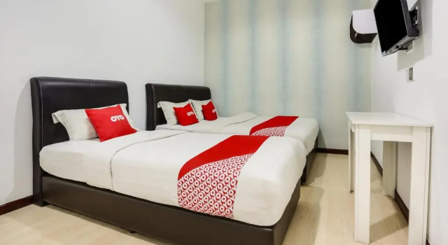 OYO 89583 Grove Hotel