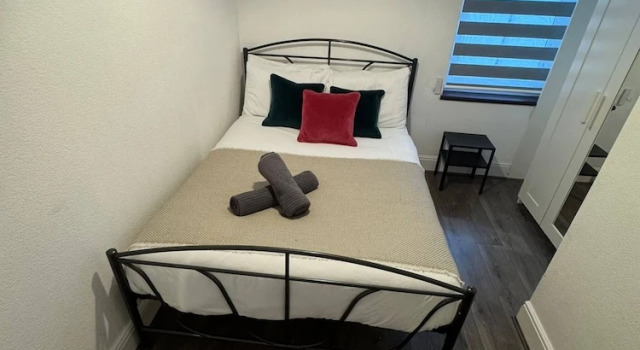 Апартаменты Sleek City Getaway - Walkable & Free Parking