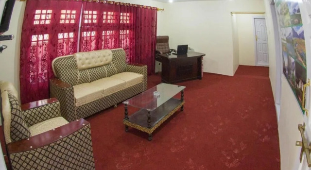 Royal Glaxy Baltistan Skardu, Забронировать Отель Отели Скарду с парковкой, Парковка