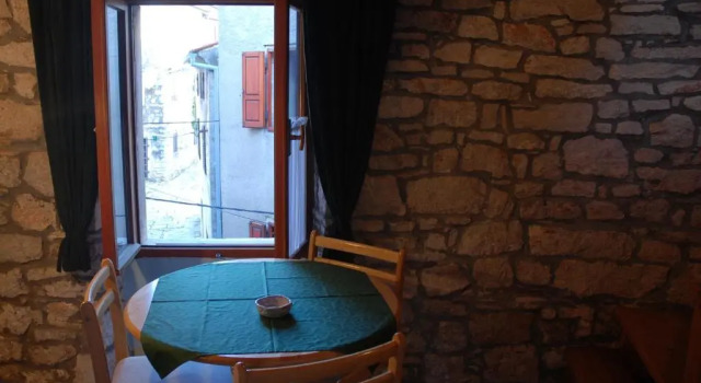 Студия Kamene Priče rooms, music and food