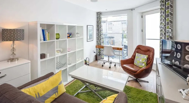 Funky Modern 1 bed in Trendy Clerkenwell W/balcony, Забронировать Отель Отели Англии 3 звезды, 3*