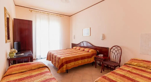 Четырёхместный номер Standard Hotel Villa Delle Rose