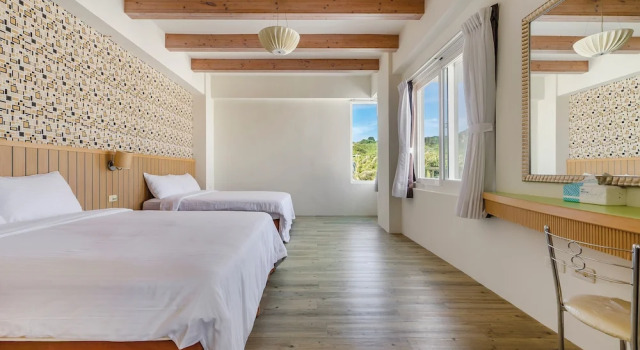 Четырёхместный номер Standard с балконом Green Beauty Homestay