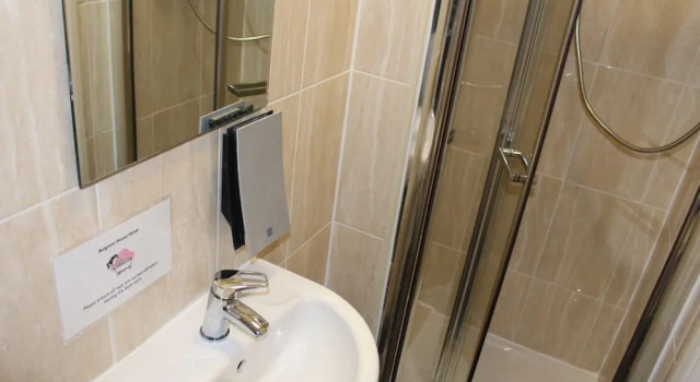 Четырёхместный номер Standard Belgrave House Hotel