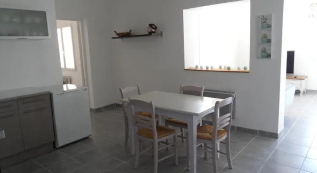 Apartment With 3 Bedrooms in Noves, With Wonderful Mountain View, Shared Pool, Enclosed Garden, 预订 公寓 诺沃 罗讷河口省