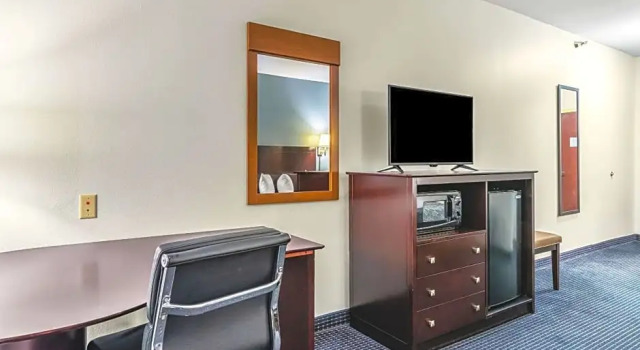Люкс Econo Lodge Inn & Suites Pritchard Road North Little Rock