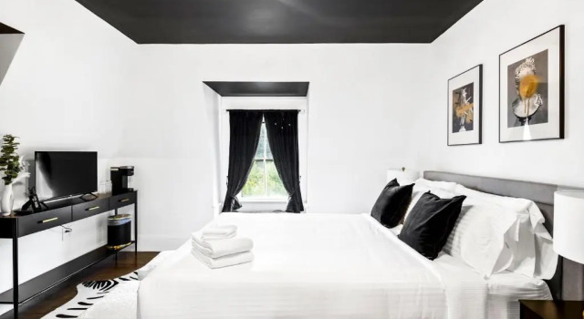 The Coach House, Забронировать Отель Сейлем Норт-Шор