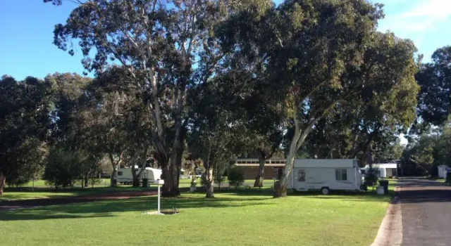Millicent Lakeside Caravan Park, Buchen Sie Hotel Millicent South Australia-Südaustralien