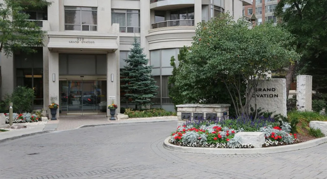 Sarkar Suites - 330 Burnhamthorpe Road, Varaa Hotelli Mississauga 
