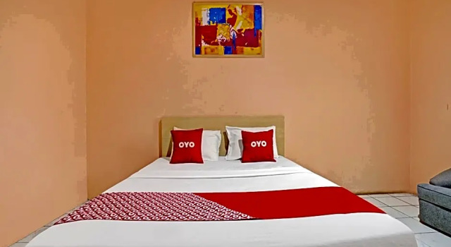 Deluxe Doppel Zimmer RedDoorz @ Cipaku