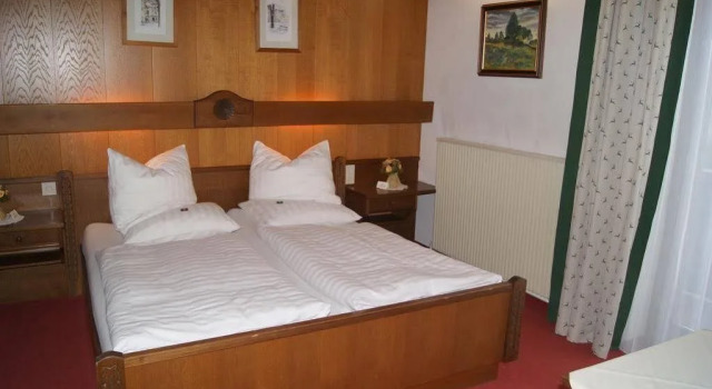 Gasthof Lugmayr, Book Hotel  