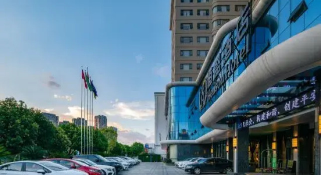 Henson Hotel, Boek Hotel Hotels in Yunnan met parkeren, Parkeren