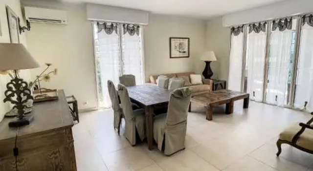 Appartements Cannes Centre : Rond Point Duboys dAngers, Забронировать Апартаменты/квартира Отели Канн с парковкой, рядом с Le Croisette Casino Barriere de Cannes, Парковка