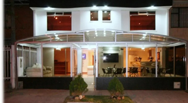 Hotel Miranda House, Забронировать Отель Отели Богота с парковкой, рядом с CORFERIAS Bogota Convention Center, Парковка