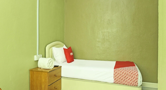 Oyo 90639 Hotel Azimah, Prenota Hotel Pasir Puteh Kelantan
