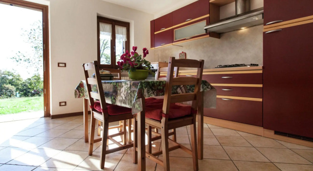 Apartment in Netro With Balcony and Views, Reservar Apartamento Netro 
