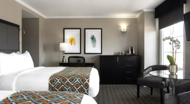Четырёхместный номер Premium voco The Tiger Hotel, Columbia, MO by IHG