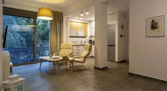 Athens Deluxe Gateway in Mets neighbourhood!
