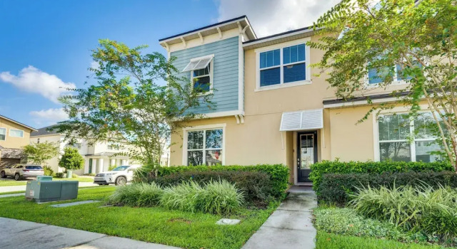 7 Mi to Disney: Townhome w/ Lanai & Pool!